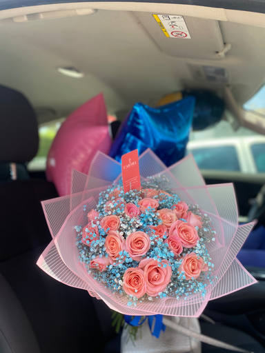 Rosas y Gypsophila