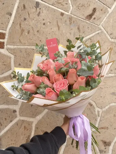 Ramo de Rosas y Dolar