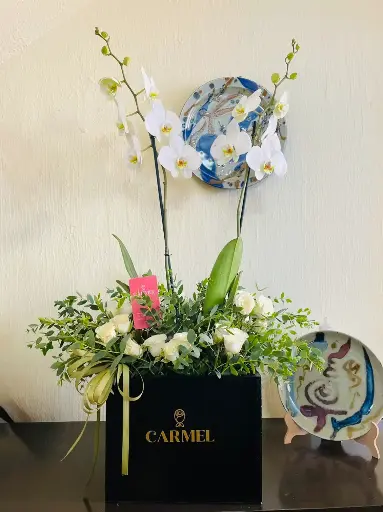 Caja de Mini Rosa con Orquídea